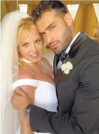  ?? ?? Britney Spears e Sam Asghari: o Havai terá de esperar