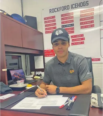  ?? E.J. PHILLIPPS/JOIHF, ISAAK PHILLIPS’ INSTAGRAM ?? TOP: A photo of Team Jamaica at the Team Elite Prospect Hockey Showcase in 2018 in Toronto. ABOVE: Hawks prospect Isaak Phillips signing his NHL entry-level contract.