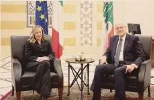  ?? REUTERS ?? libano.
La premier italiana Giorgia Meloni con il primo ministro libanese Najib Mikati nel Palazzo del governo a Beirut. Oggi incontra i militari italiani