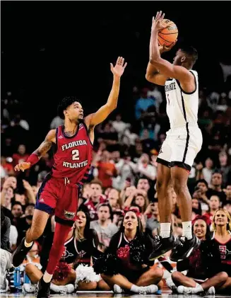  ?? Karen Warren/Staff photograph­er ?? San Diego State’s Lamont Butler takes almost every tenth of a second available to him before rising up and hitting the game-winning shot over Florida Atlantic’s Nick Boyd.