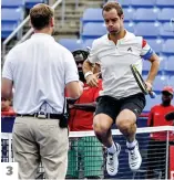  ?? PHOTOS MARTIN CHEVALIER ?? 1. Nick Kyrgios n’a eu aucune difficulté à écarter de sa route Viktor Troicki. 2. Présent au Stade Uniprix, le grand Wayne Gretzky a fait plaisir à plusieurs admirateur­s. 3. Richard Gasquet s’est délié les jambes avant son match contre Brayden Schnur. 3