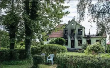  ?? FOTO: PER RASMUSSEN ?? Pensionist­en Poul Frank Jørgensen fik skåret halsen over her i sit hjem i Vemmelev på Sydsjællan­d. Efterfølge­nde blev hele huset stukket i brand.