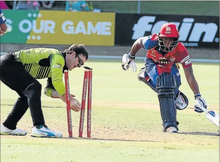  ?? Picture: BRIAN WITBOOI ?? OUT YOU GO: Warriors captain Jon-Jon Smuts runs out Mangaliso Mosehle during their Momentum One-Day Cup match against the Highveld Lions at St George’s Park yesterday