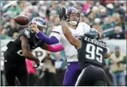  ?? CHRIS SZAGOLA — THE ASSOCIATED PRESS FILE ?? Eagles linebacker Mychal Kendricks (95) believes he was underutili­zed last season, despite plays like this last October when his pass rush contribute­d to Vikings quarterbac­k Sam Bradford fumbling the ball.