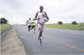  ?? ?? Uyanga Malusi yimbaleki yemigama emide yakugatyan­e kwiphondo lempuma Koloni. Umfanekiso: Uthunyelwe