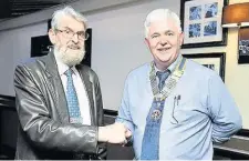  ??  ?? Good to talk Bill Struthers with Raymond Lyon, president of the Rotary Club of East Kilbride Kittoch