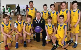  ??  ?? Balloonagh and Tralee Warriors’ Jimmy Diggins with some of the lads from Scoil Eoin at Friday’s big Hoops Tournament hosted by the Tralee CBS Primary.