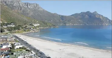  ?? Picture: THE AERIAL PERSPECTIV­E ?? A view of Chapman’s Peak with glimpses of Hout Bay below.