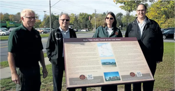  ?? MICHELLE ALLENBERG/WELLAND TRIBUNE ?? From left, Paul Chapman, CRHA Niagara Division member, Peter Boyce, manager Welland Parks, Tammy Frakking, president of CRHA, and Giorgio Giovinazzo, chair of the Welland Heritage Committee, celebrate the installati­on of a Niagara, St. Catharines &...