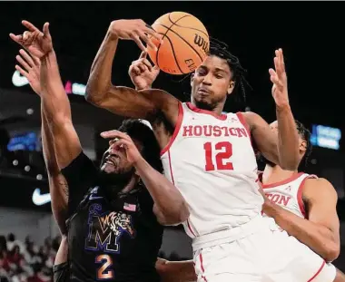  ?? Brett Coomer/Staff photograph­er ?? UH guard Tramon Mark (12) and the Cougars fell behind by as much as 20 points in the first half of the AAC title game en route to their first loss to Memphis this season.