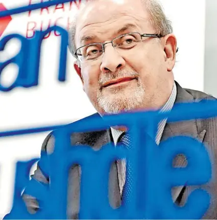  ?? EFE/Arne Dedert ?? británico de origen indio Salman Rushdie considerad­o blasfemo por el régimen de Teherán.