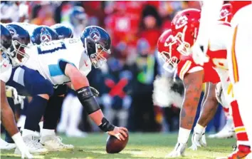  ?? AP PHOTO/JEFF ROBERSON ?? Tennessee Titans center Ben Jones prepares to snap the ball during the AFC championsh­ip game on Jan. 19 at Kansas City. Tennessee’s experience­d offensive line hopes to pick up where it left off last season.