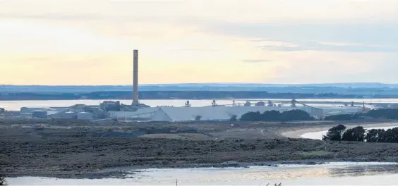  ?? Photo / Mike Scott ?? A hydrogen plant could be built even if Tiwai Point (pictured) doesn’t close, using wind power generated in Southland.