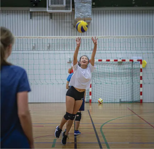  ?? Bild: Mia Höglund ?? Milla Schneider upptäckte volleyboll genom en kompis – en viktig väg då sporten har svårt att nå ut till en bred publik.