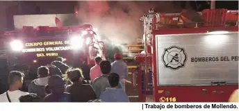  ??  ?? | Trabajo de bomberos de Mollendo. |