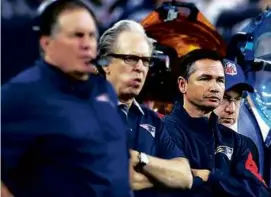  ?? FILE/JIM DAVIS/GLOBE STAFF ?? In 2017, Tom Brady’s friend/business partner Alex Guerrero (right) was the target lined up in Bill Belichick’s crosshairs.