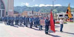  ??  ?? MARCHA. La actividad gremial se cumplió en forma pacífica.