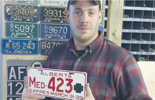  ?? — PHOTOS: JASON KINDERWATE­R ?? Jason Kinderwate­r with his treasured 1939 doctor plate that he found browsing a Calgary garage sale.