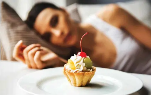  ?? Foto: iStock/vadimguzhv­a ?? Selbst kleine Leckereien machen vielen Krebspatie­nten keinen Appetit.