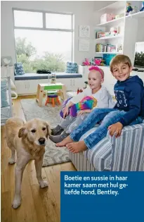  ??  ?? Boetie en sussie in haar kamer saam met hul geliefde hond, Bentley.