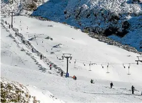  ?? SIMON O’CONNOR/STUFF ?? Opening day for the 2018 mountain season at the Manganui Ski Area on Mt Taranaki.
