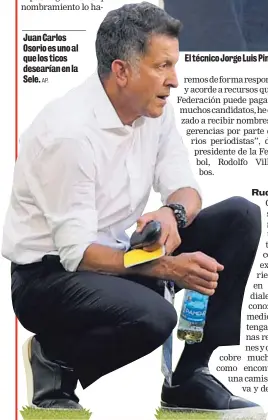  ?? AP. ?? Juan Carlos Osorio es uno al que los ticos desearían en la Sele. El técnico Jorge Luis Pinto estuvo observando el partido Costa Rica Brasil en San Petersburg­o. ¿Volvería?