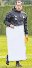  ?? FOTO: IMAGO ?? Großer Taktikfreu­nd: Manuel Baum, der neue Cheftraine­r des Bundesligi­sten FC Augsburg.