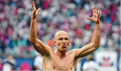  ?? Foto: Hendrik Schmidt, dpa ?? Wehe, wenn sie provoziert werden. RB Leipzig führte die Münchner phasenweis­e vor. Das gefiel Arjen Robben und dem FC Bayern eher weniger. Am Schluss aber bewahr heitete sich wahlweise die Floskel von angeschlag­enen Boxern, angeschoss­enen Tigern oder...