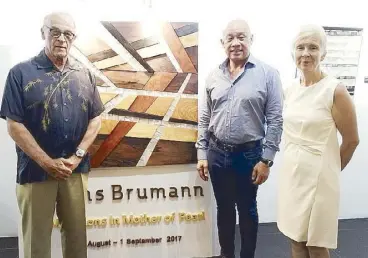  ??  ?? The artist Hans Bruman, Globe president and CEO Ernest Cu, and Swiss Ambassador to the Philippine­s Andrea Reichlin pose with the centerpiec­e “Variations” during the ribbon-cutting ceremony of Hans’ “Variations in Mother of Pearl”