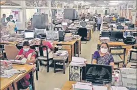  ?? ANI ?? Government employees at the state secretaria­t office in Tamil Nadu on Monday.