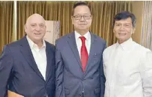  ??  ?? Optel Ltd. managing director Don Felbaum, Roberto Manabat and Hanesbrand­s Philippine­s Inc. president Gerardo Alejandro.