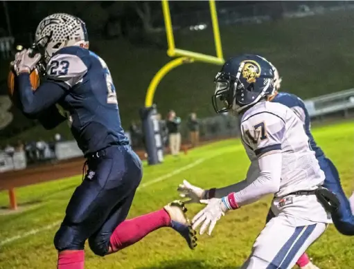  ?? Michael M. Santiago/Post-Gazette ?? Burgettsto­wn defensive back Seth Phillis intercepts a pass in the end zone over Brentwood’s Amire Spencer Friday night at Burgettsto­wn Junior-Senior High School.