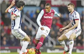  ??  ?? UPTON PARK: West Ham United’s Senegalese striker Diafra Sakho vies with West Bromwich Albion’s Argentinia­n midfielder Claudio Yacob (L) and West Bromwich Albion’s Northern Irish defender Gareth McAuley (R) during the English Premier League football...