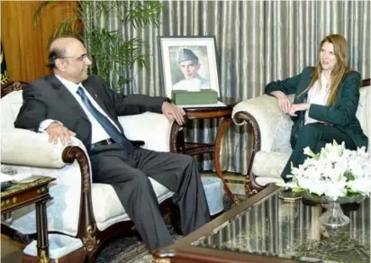  ?? ?? Islamabad: The British HC to Pakistan Ms Jane Marriot called on President Asif Ali Zardari at Aiwan-e-Sadr.