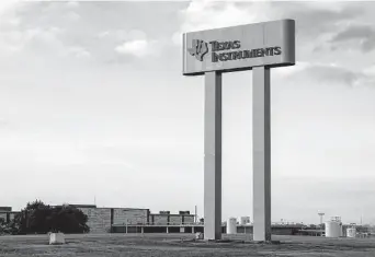  ?? Elias Valverde Ii/dallas Morning News ?? A view of Texas Instrument­s’ $30 billion chip-making campus in Sherman, north of Dallas.