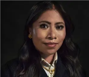  ?? Instagram ?? La actriz mexicana, Yalitza Aparicio, luce joyería de Dior.