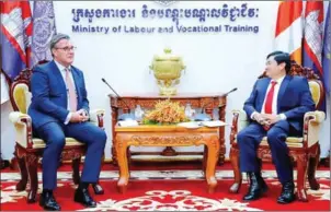  ?? LABOUR MINISTRY ?? Labour minister Heng Sour (right) meets with Czech ambassador Martin Vavra on continued support of vocational and technical training programmes on November 22.