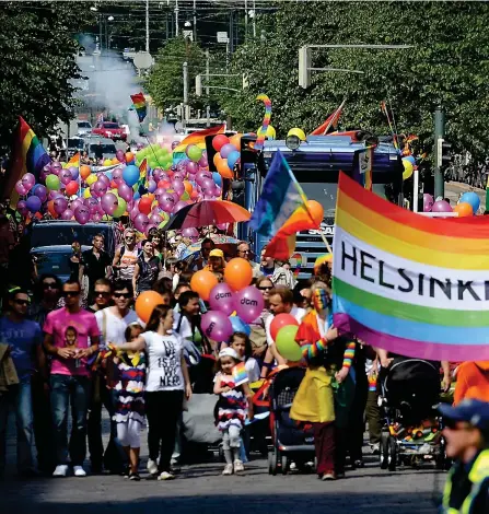  ??  ?? UTSPRITT. Prideparad­er arrangeras på många håll runtom i svenskfinl­and i sommar. Först ut för i år är paraden i Helsingfor­s. Bilden är från Helsinki Pride för några år sedan.