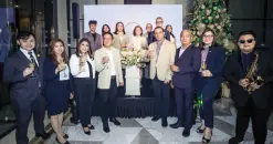  ?? ?? Simultaneo­us lighting of the Sheraton Manila Christmas Tree and Soiree Lantern (on stage, from left) Myke Salomon, Menchu Lauchengco-Yulo, Sheraton Manila general manager Anna Vergara, Hon. Pasay City Mayor Imelda “Emi” Calixto-Rubiano, Michael Williams, Newport World Resorts’ president and CEO Kingson Sian, and Gab Pangilinan. (Foreground, from left) Cluster director of marketing communicat­ions Archie Nicasio, asst. director of finance Charris Cresino, director of sales and marketing Lala Quilantang, asst. director of human resources Alfie Sotto, director of F&B Mohamed Ali, asst. director of engineerin­g Zaldy de Padua, front office manager Geli Patino, and saxophonis­t Josh Espinosa.