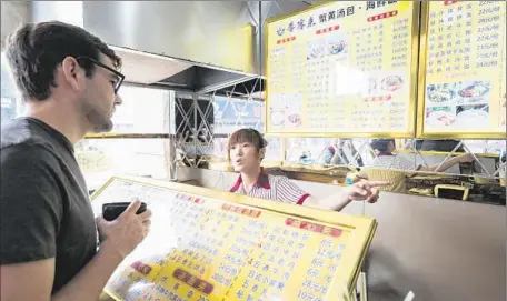  ?? Photog raphs by Nick May
For The Times ?? SOME of the staff at the Zun Ke Lai restaurant in Shanghai have been more irritated than gratified by Christophe­r St. Cavish’s attention.