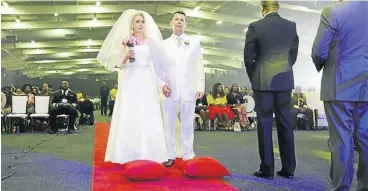  ??  ?? TYING THE KNOT: Alleluia Ministries pastor Alph Lukau starts the prayer meeting with an ’impromptu’ wedding
