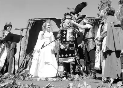  ?? Foto: CBN-Archiv ?? Bei dem Mittelalte­rfestival finden auch Hochzeiten statt.