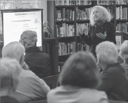  ?? JOHN KENNEY/ THE GAZETTE ?? Teresa Anuza from the Alzheimer Society of Montreal addresses Alzheimer Café’s September session at the Atwater Library. She advises watching for unprompted mood swings and difficulty with tasks or issues related to numbers. Suspicion, confusion and...