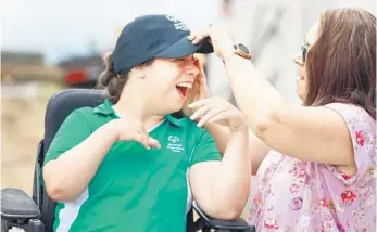  ?? STEPHEN M. DOWELL/ORLANDO SENTINEL ?? Isabelle Valle, left, with her mom, Elaine Valle, at their home in Belle Isle on Friday.