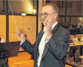  ?? FOTO: SABINE DODERER ?? Seit 50 Jahren ist die Musik die Leidenscha­ft von Markus Klaiber. Nicht nur als Musiker, sondern auch als Dirigent.