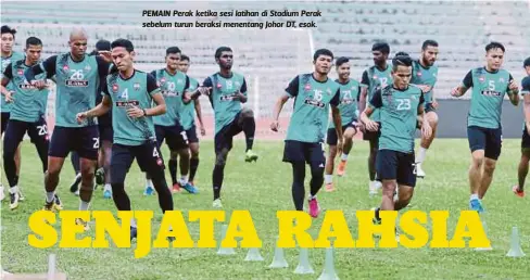  ??  ?? PEMAIN Perak ketika sesi latihan di Stadium Perak sebelum turun beraksi menentang Johor DT, esok.