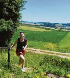  ??  ?? Kratzberg westlich von Schrattenh­ofen: Halbzeit auf der Route und der perfekte Ort, um eine Brotzeitpa­use zu machen.