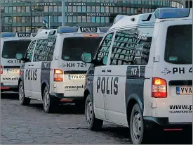  ?? FOTO: SPT-ARKIV ?? MERA BEHÖVS. Det finns för tillfället 7 200 polistjäns­ter i Finland.