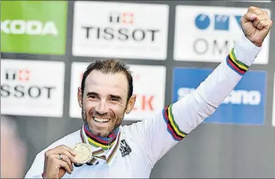  ?? JOENSSON / AP ?? Valverde somriu amb la medalla d’or que trobava a faltar al seu historial de victòriesK­ERSTIN