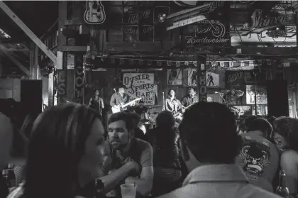  ?? Staff photo by Jerry Habraken ?? Local band Red Dirt Renegades performs July 18, 2014 at Fat Jacks Oysters & Sports Bar, one of many local venues.